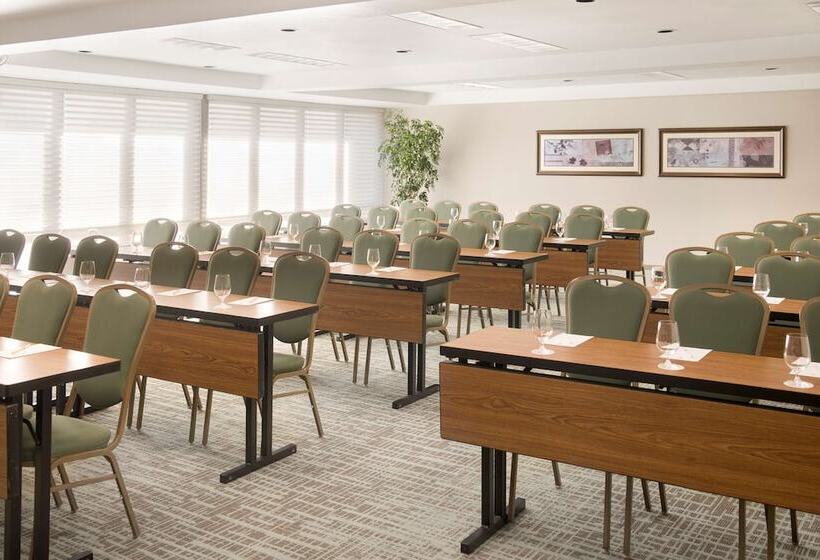 هتل Doubletree By Hilton Campbell  Pruneyard Plaza