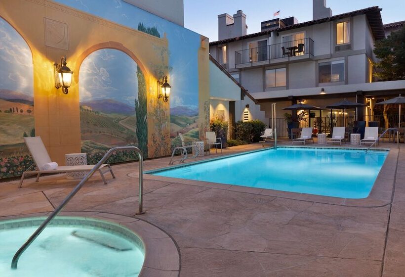 فندق Doubletree By Hilton Campbell  Pruneyard Plaza