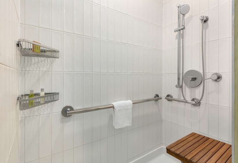 هتل Doubletree By Hilton Campbell  Pruneyard Plaza