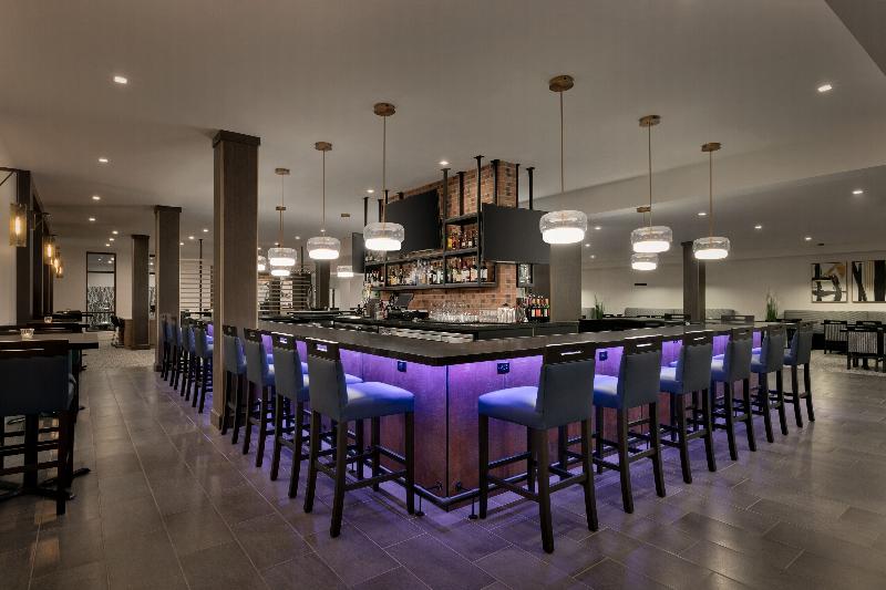 هتل Doubletree By Hilton Canton Downtown