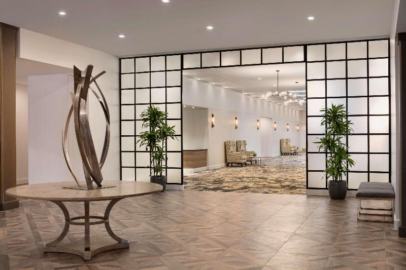هتل Doubletree By Hilton Canton Downtown