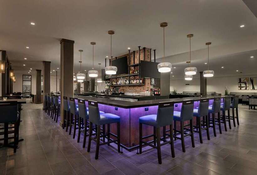 هتل Doubletree By Hilton Canton Downtown