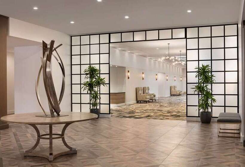 هتل Doubletree By Hilton Canton Downtown