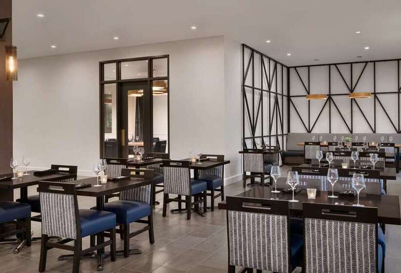هتل Doubletree By Hilton Canton Downtown