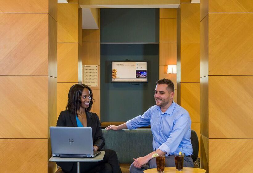 هتل Doubletree By Hilton  Chicago  Arlington Heights