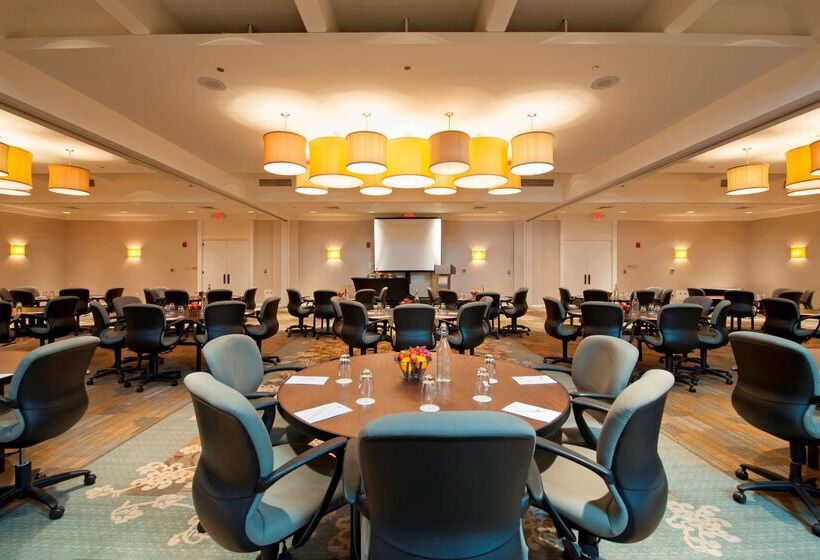 هتل Doubletree By Hilton  Chicago  North Shore Conference Center