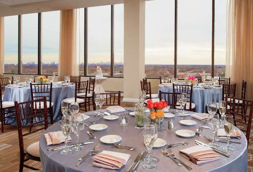 هتل Doubletree By Hilton  Chicago  North Shore Conference Center