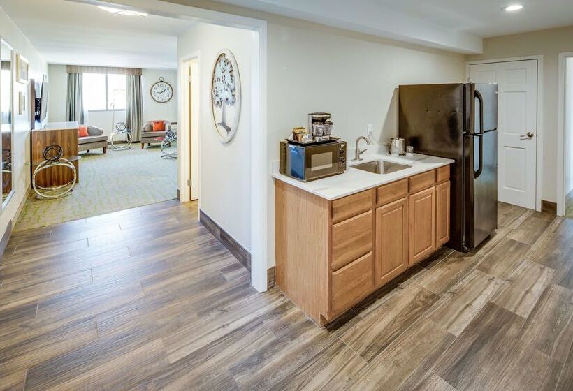 فندق Doubletree By Hilton Huntington