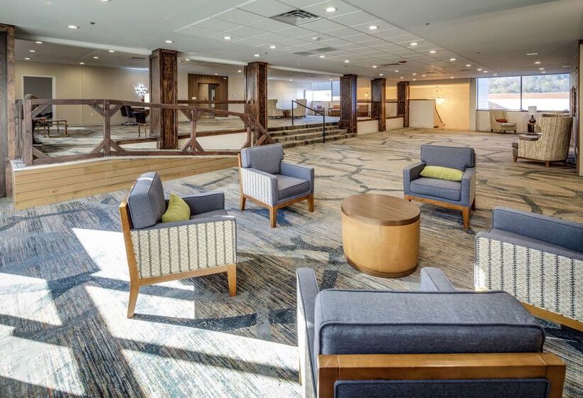 فندق Doubletree By Hilton Huntington