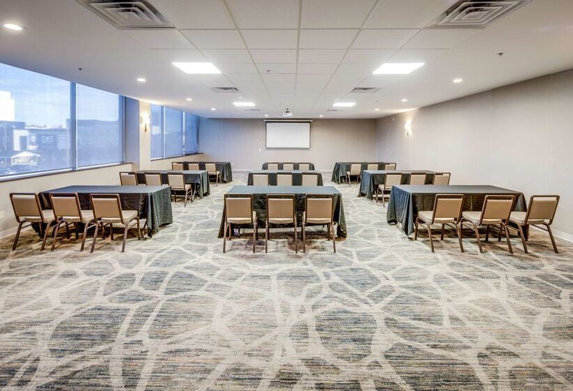هتل Doubletree By Hilton Huntington
