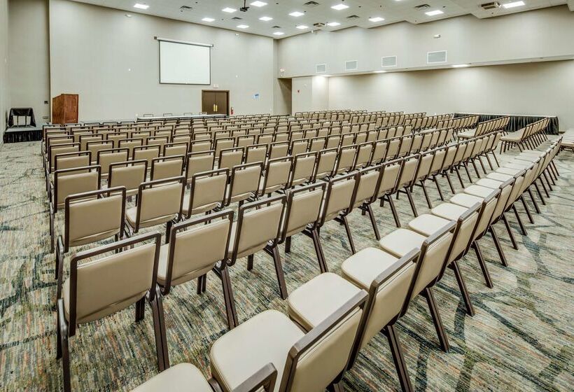 هتل Doubletree By Hilton Huntington