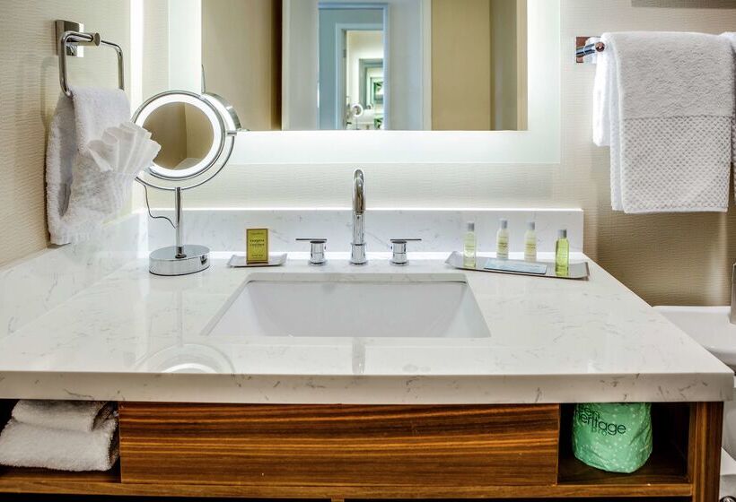 فندق Doubletree By Hilton Huntington