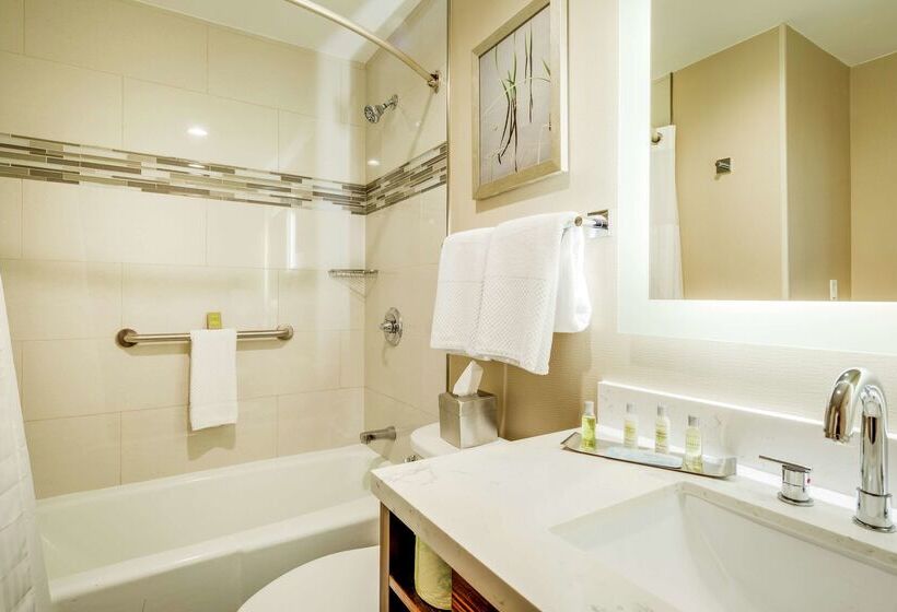 فندق Doubletree By Hilton Huntington