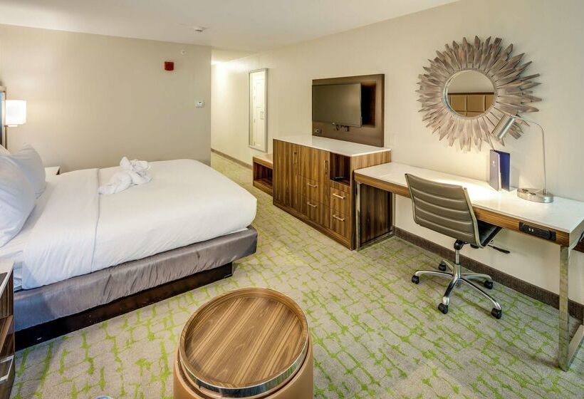 هتل Doubletree By Hilton Huntington
