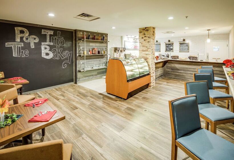 فندق Doubletree By Hilton Huntington