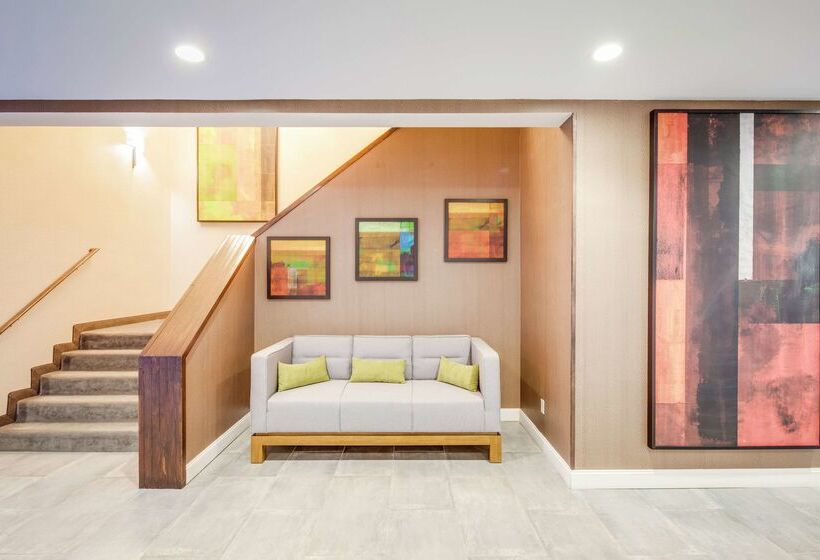 فندق Doubletree By Hilton Huntington