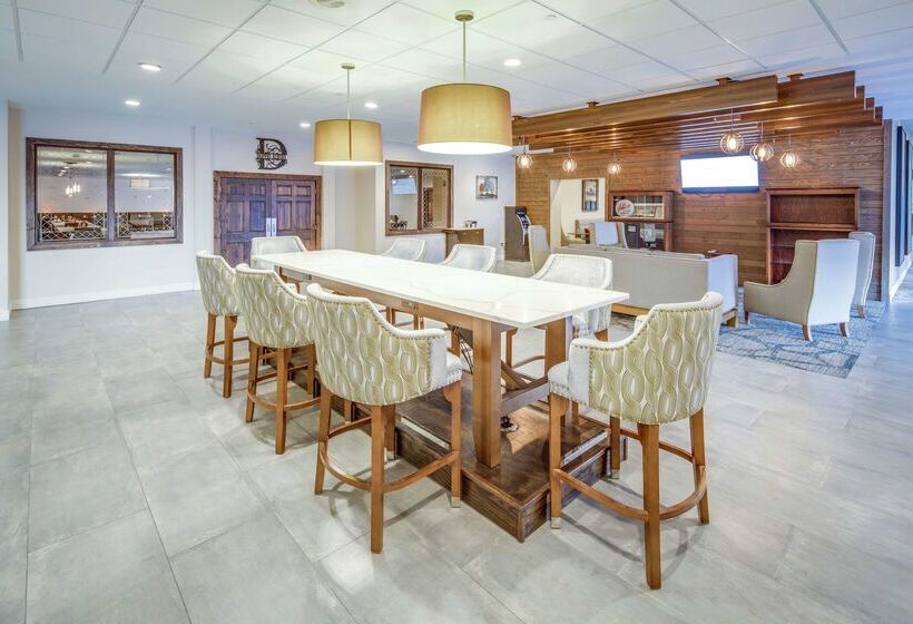 فندق Doubletree By Hilton Huntington