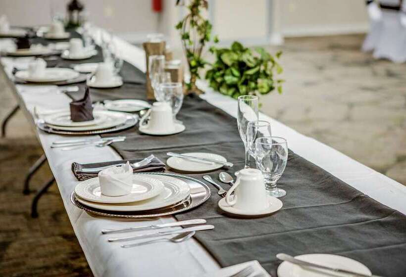 فندق Doubletree By Hilton Huntington