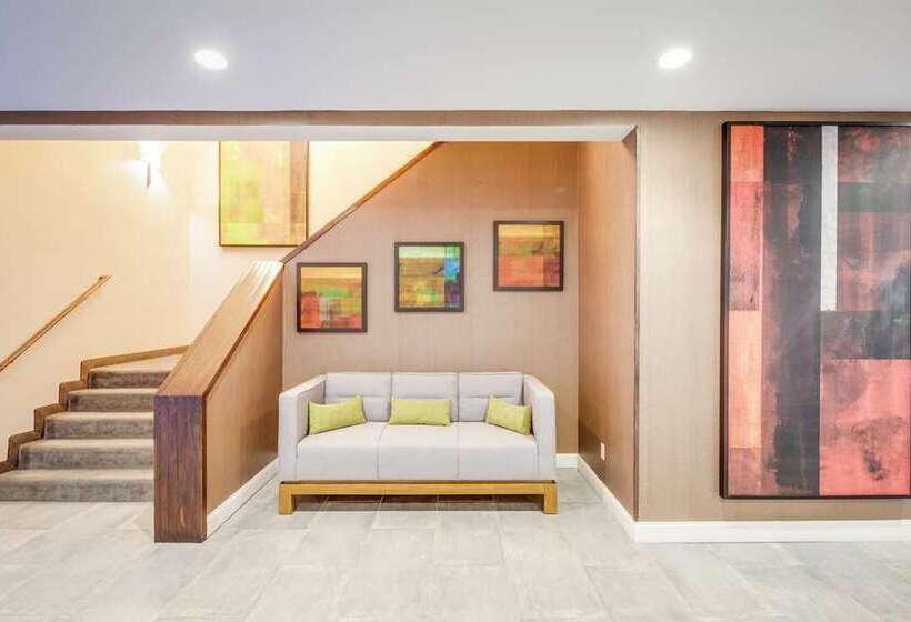 فندق Doubletree By Hilton Huntington