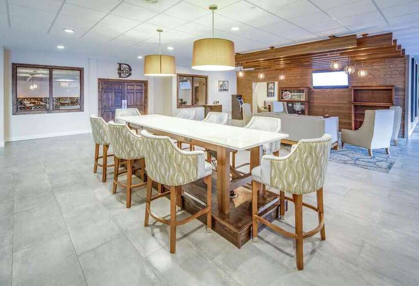 فندق Doubletree By Hilton Huntington