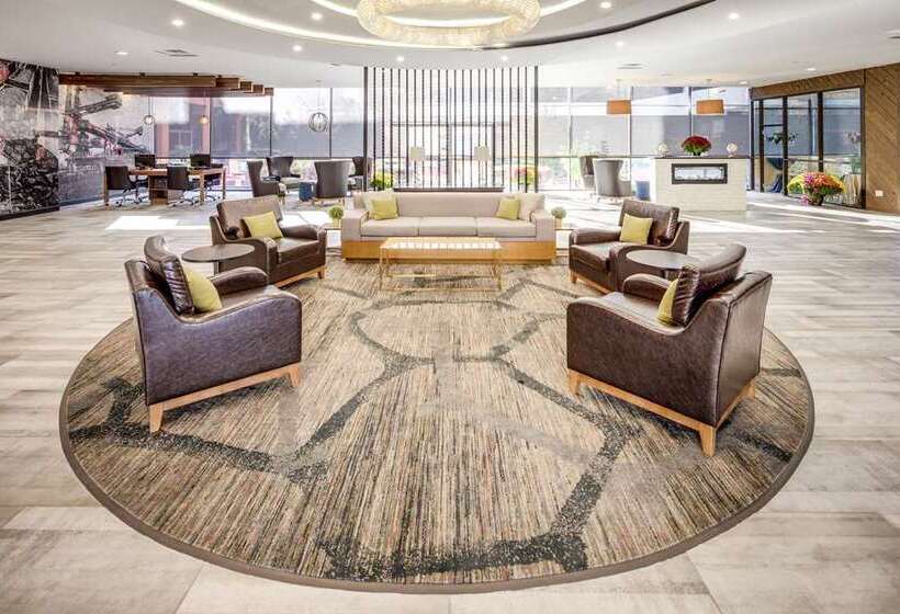 فندق Doubletree By Hilton Huntington