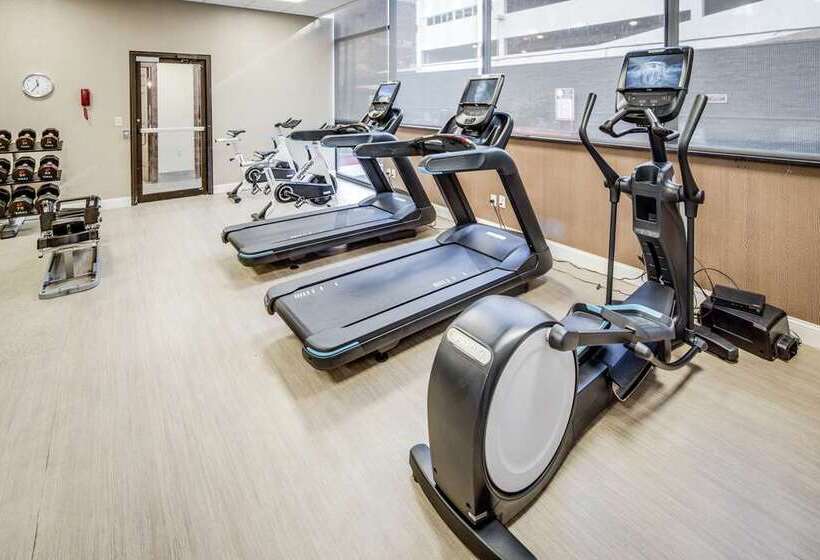 فندق Doubletree By Hilton Huntington