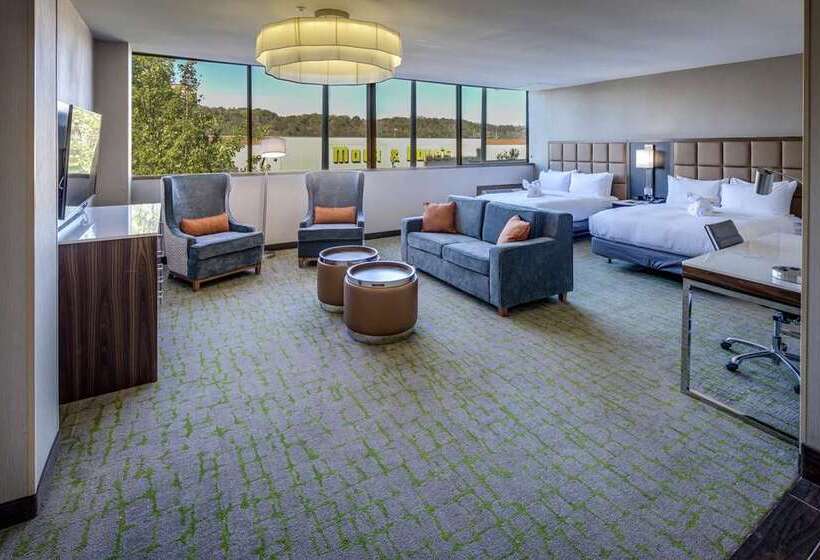 هتل Doubletree By Hilton Huntington