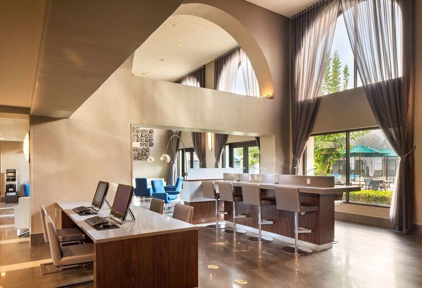 ホテル Doubletree By Hilton Newarkfremont