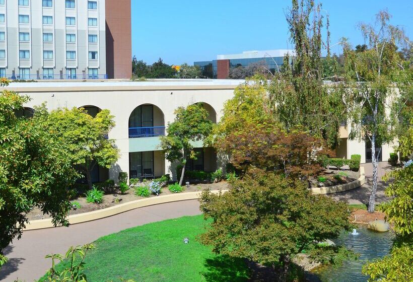 ホテル Doubletree By Hilton Newarkfremont