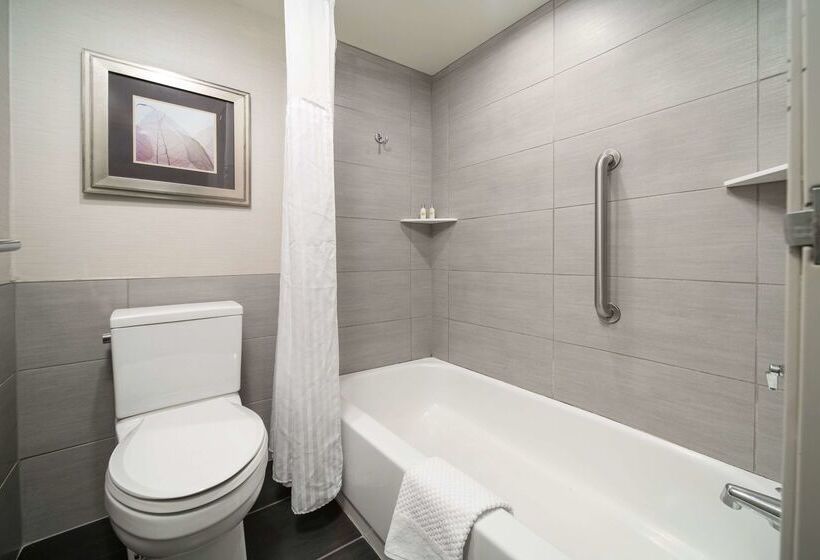 Doubletree By Hilton Hotel Racine Harbourwalk