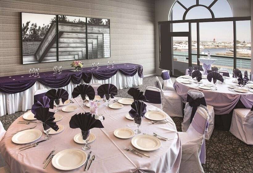 Doubletree By Hilton Hotel Racine Harbourwalk