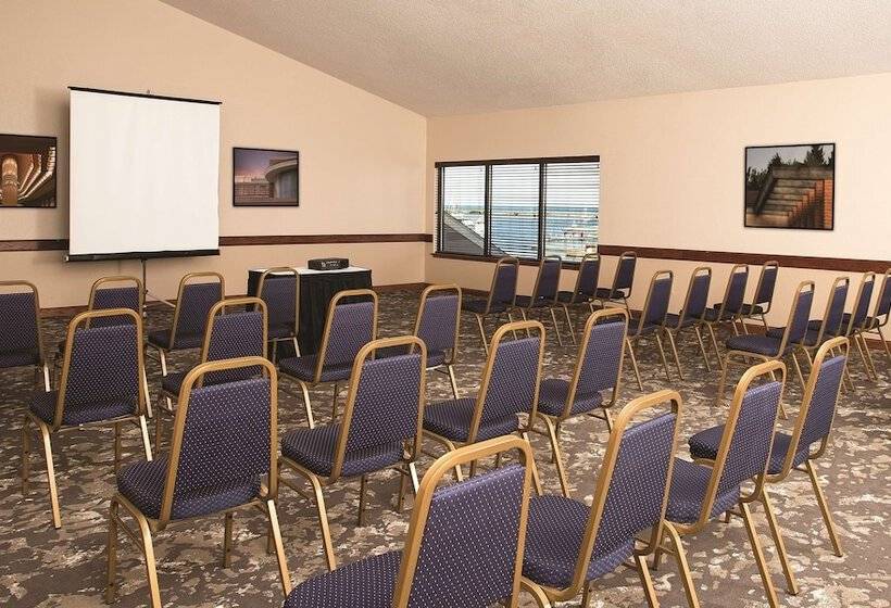 Doubletree By Hilton Hotel Racine Harbourwalk