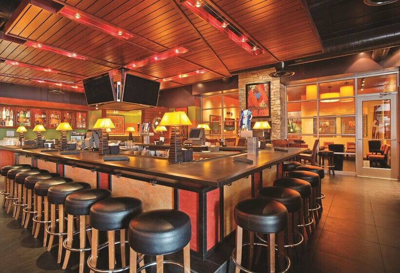 فندق Doubletree By Hilton Springfield