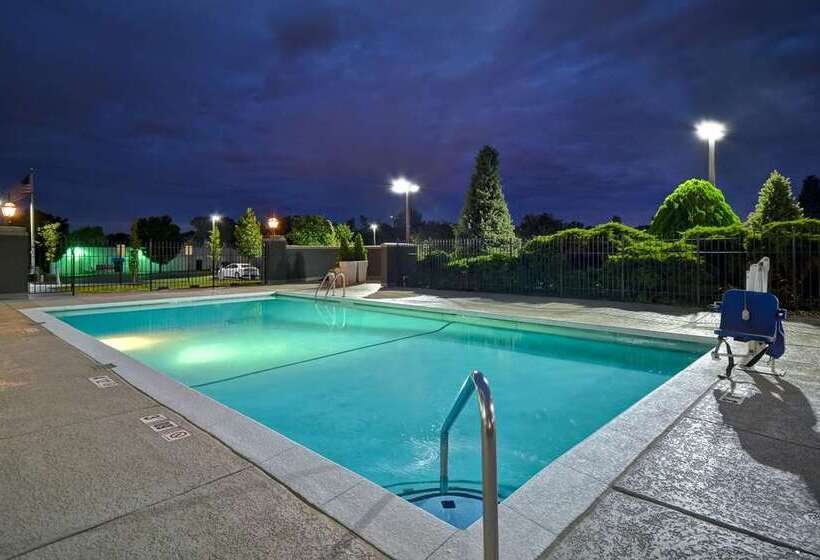 هتل Doubletree By Hilton St. Louis Airport