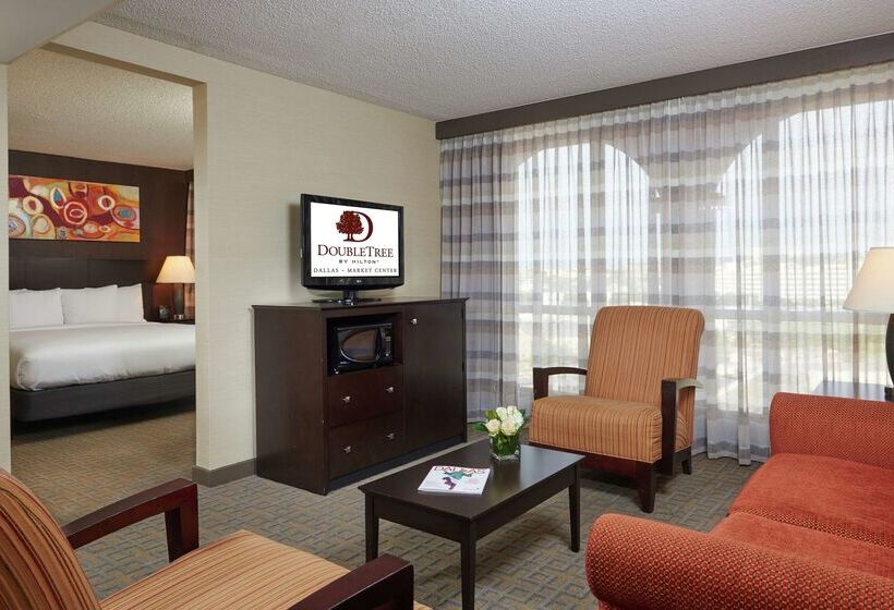 בית מלון כפרי Doubletree By Hilton Dallas   Market Center
