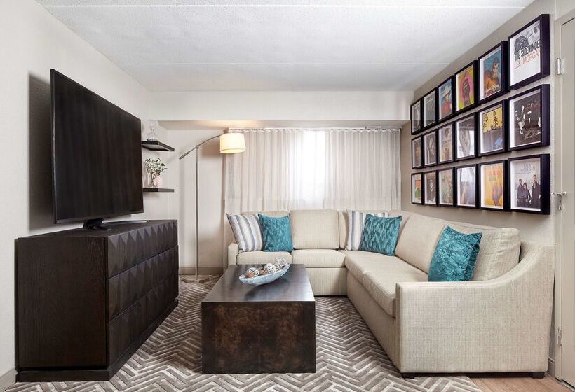 هتل Doubletree Suites By Hilton Nashville Airport