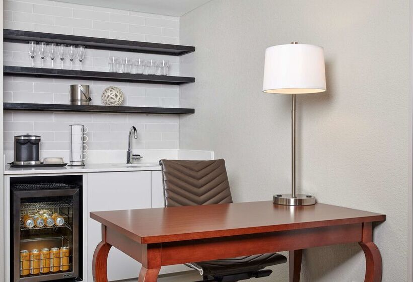 هتل Doubletree Suites By Hilton Nashville Airport