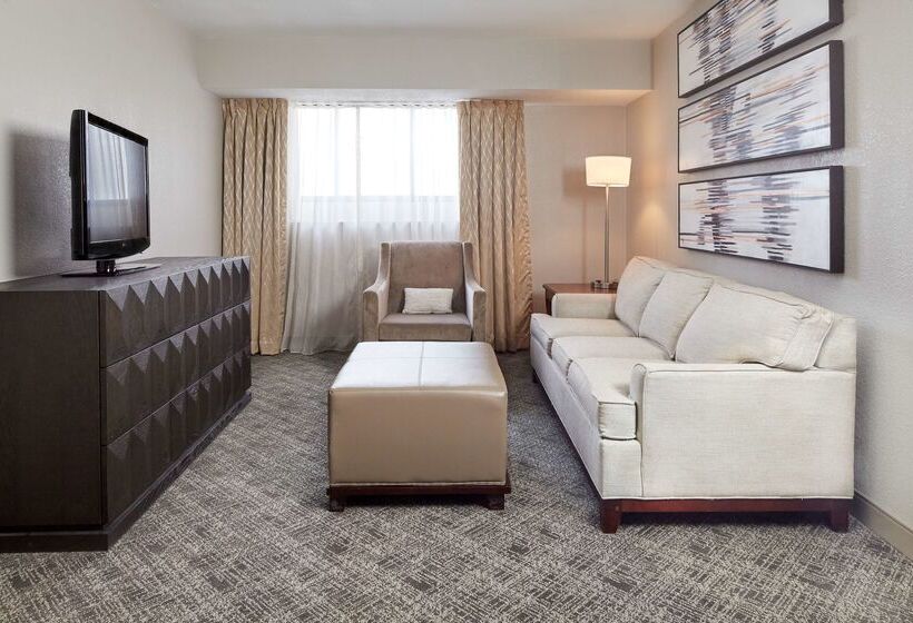 هتل Doubletree Suites By Hilton Nashville Airport