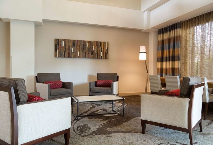 هتل Doubletree Suites By Hilton Nashville Airport
