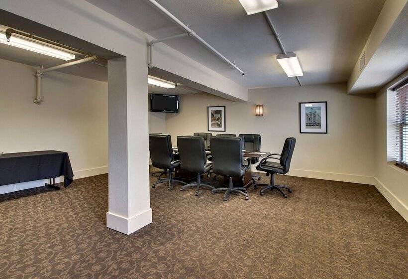 Drury Plaza Hotel Broadview Wichita