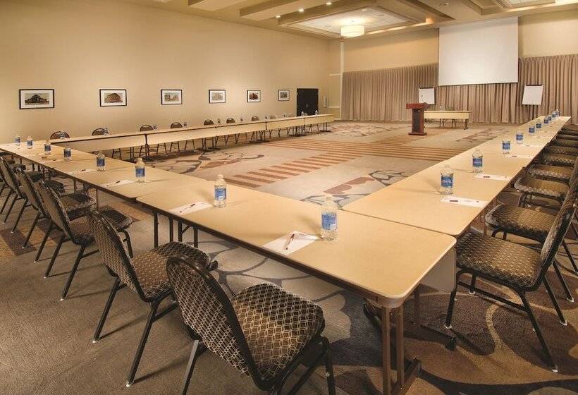 Drury Plaza Hotel Broadview Wichita