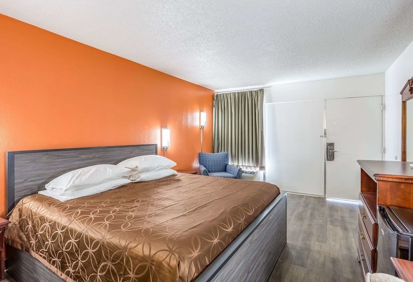 فندق Econo Lodge