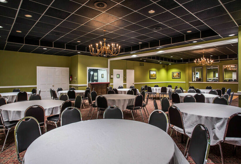 فندق Econo Lodge Inn & Suites Lumberton