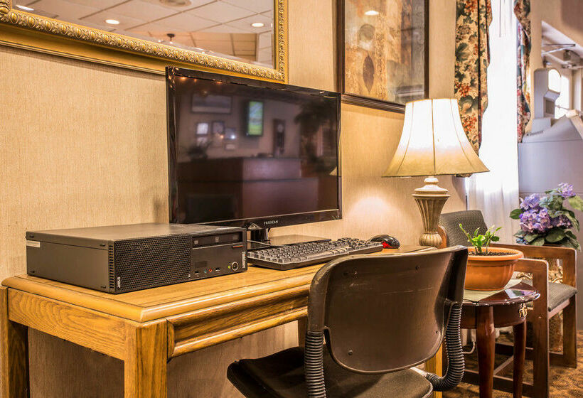 فندق Econo Lodge Inn & Suites Lumberton