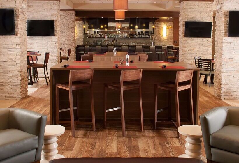 هتل Embassy Suites By Hilton Nashville Airport