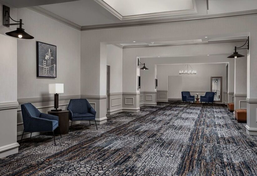 هتل Embassy Suites By Hilton Nashville Airport