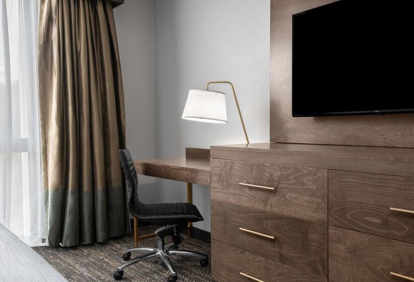 هتل Embassy Suites By Hilton Nashville Airport