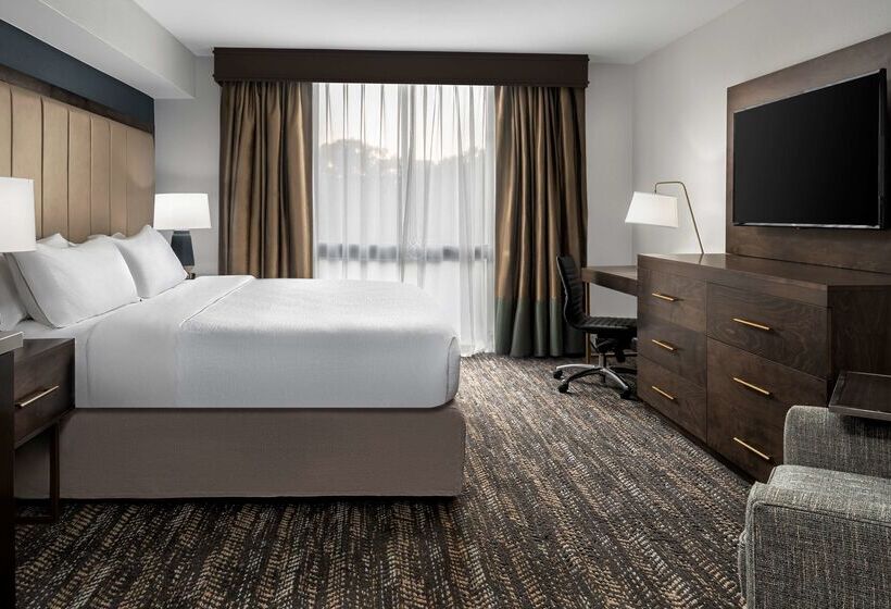 هتل Embassy Suites By Hilton Nashville Airport