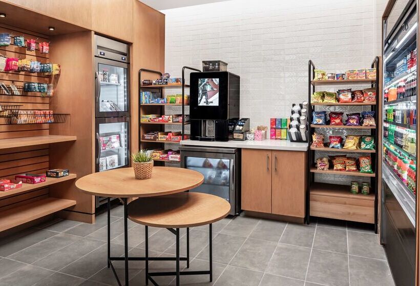 هتل Embassy Suites By Hilton Nashville Airport