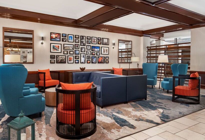 هتل Embassy Suites By Hilton Nashville Airport